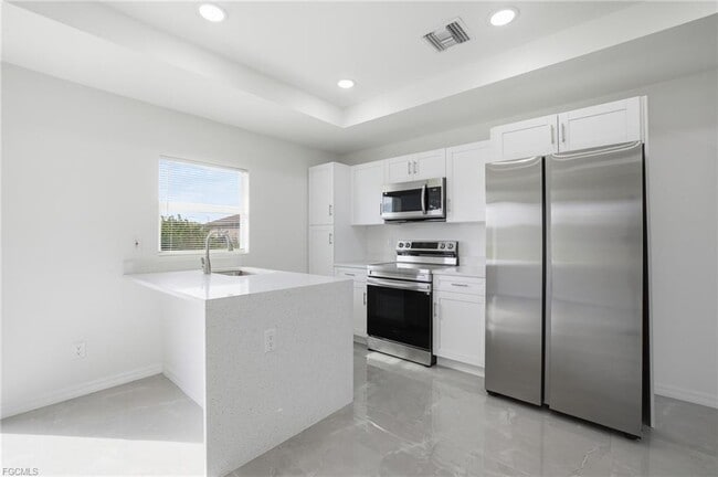 Building Photo - 416 Pinehurst Ave