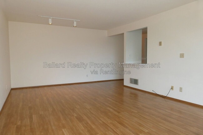 Building Photo - 800 N Allen Pl