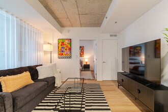 Building Photo - 450 Rue Saint-François-Xavier-SI ID1602260P