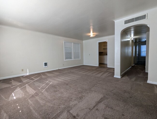 Building Photo - Nice 2 bed/1 bath located in the Whiteaker district