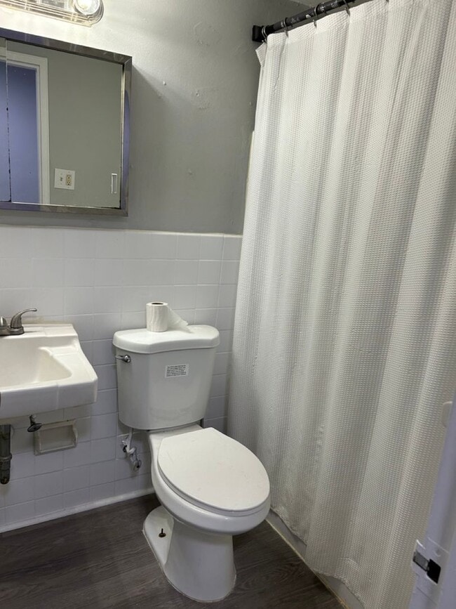 Foto del edificio - Recently Renovated 1 Bedroom Apartment with a Breathtaking View! Ready for Move-In!