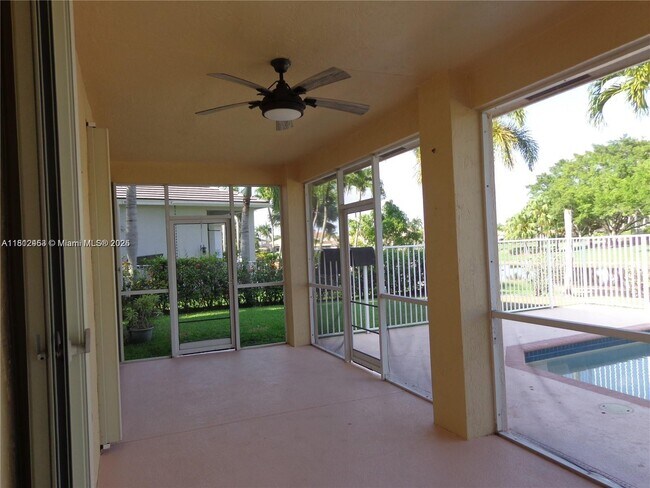 Foto del edificio - 991 Crestview Cir