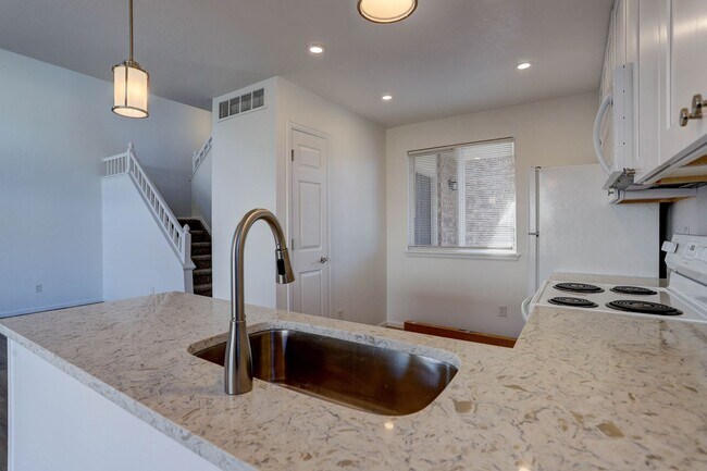 Foto del edificio - Charming 3 Bed/2.5 Bath Northglenn Townhom...