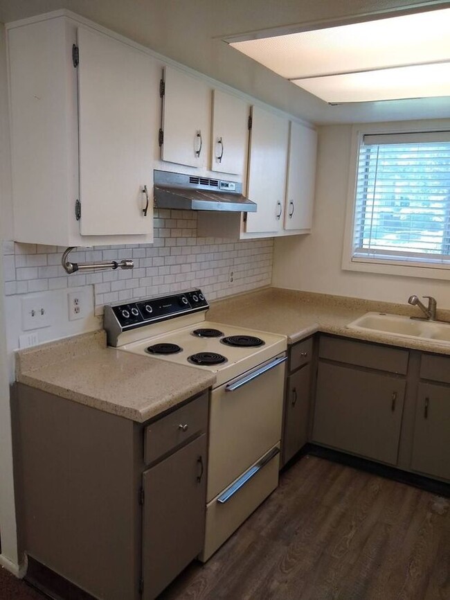 Building Photo - Beautiful Quailbrook 2 Bedroom!