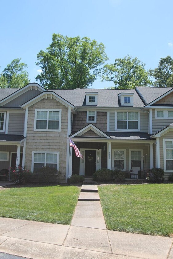Building Photo - Exclusively Offered By Muse Realty Rentals...