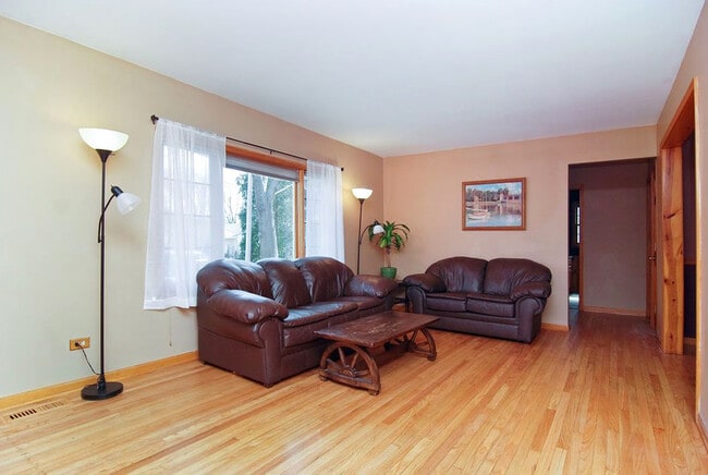Foto del edificio - 1665 Sunnyview Rd