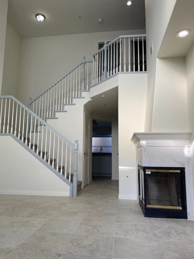 Building Photo - 809 W Duarte Rd