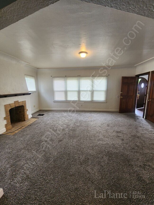 Building Photo - 2647 Greenway Street