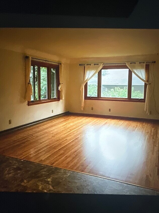 Foto del edificio - 1707 Fairview Ave N