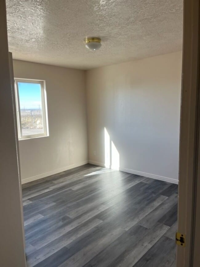 Building Photo - Charming apartment