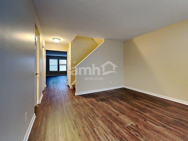 Building Photo - 32 Wooded Ridge Dr