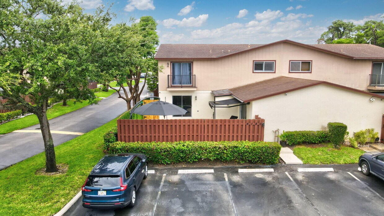 Primary Photo - 4180 Landar Dr N