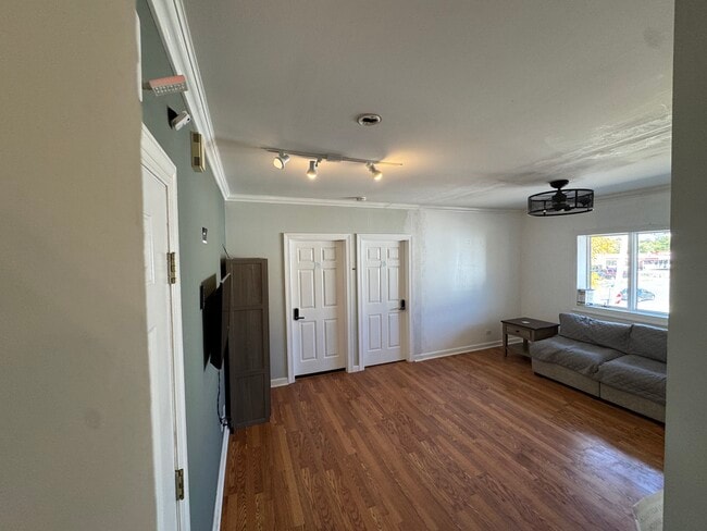 Foto del edificio - 8129 Ogden Ave