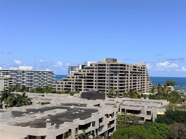 Foto del edificio - 151 Crandon Blvd