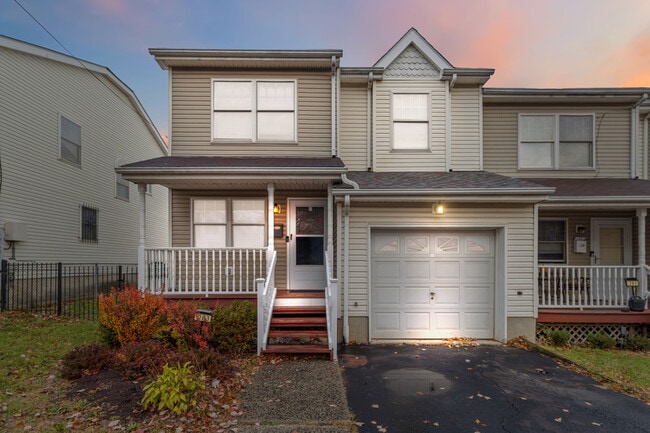 Photo - 283 Muhammad Ali Ave House