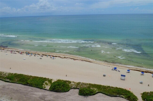 Foto del edificio - 5555 Collins Ave