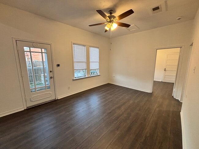 Building Photo - 1117 Dallas St