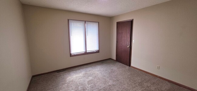 Building Photo - 3 Bedroom 2 Bathroom home in Southwest Springfield for $1495!