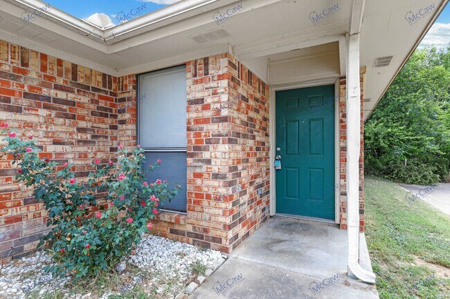 Foto del edificio - Cute 2/2/ Duplex in Cleburne!
