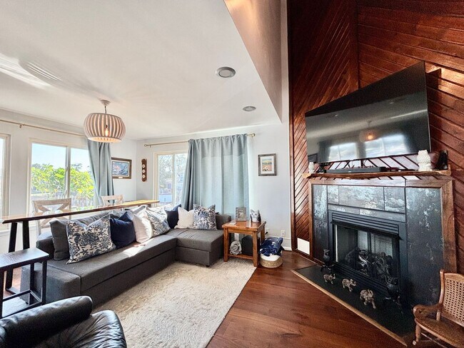 Foto del edificio - Stunning Virginia Beach Condo with Waterfr...