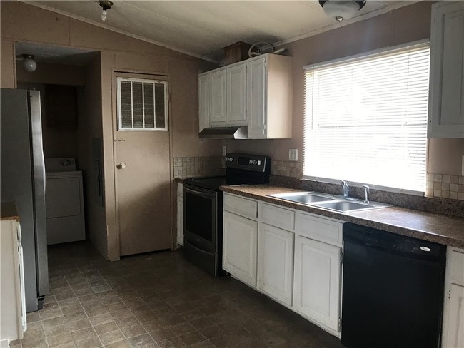Building Photo - 21475 Coyote Trail