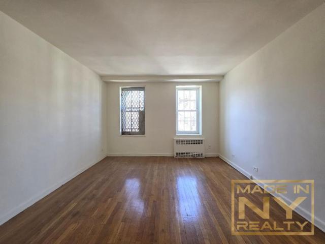 Foto del edificio - 1 bedroom in Briarwood NY 11435