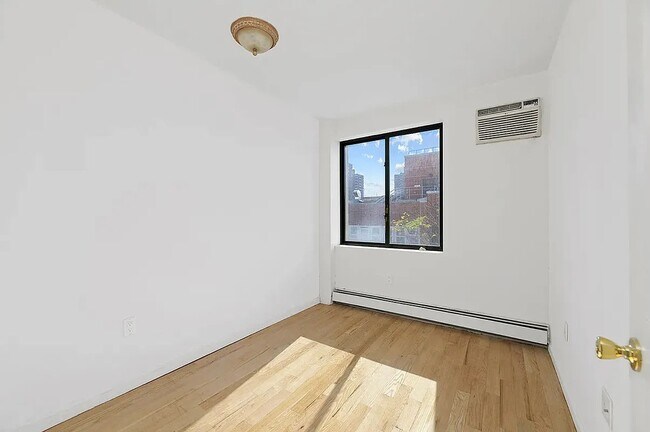 Foto del edificio - 202 East 110th Street