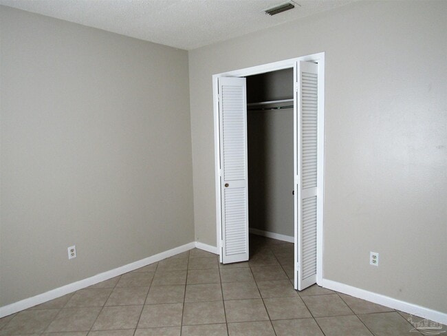 Building Photo - 3399 Green Briar Cir