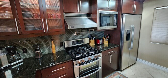 Foto del edificio - Fully furnished-full Sphere view