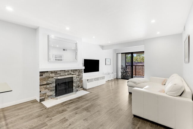 Building Photo - 6275 Canoga Ave