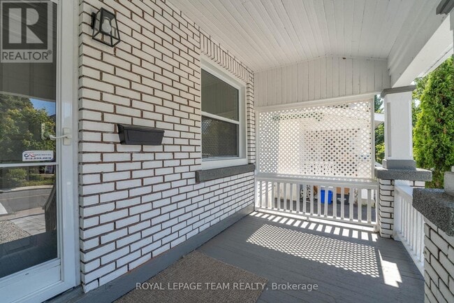 Building Photo - 5 Gilchrist Ave