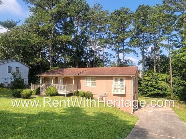 Building Photo - GREAT HOME / 3 BEDROOMS AND BONUS ROOM / GREAT LOCATION /  PRIVATE FENCED YARD