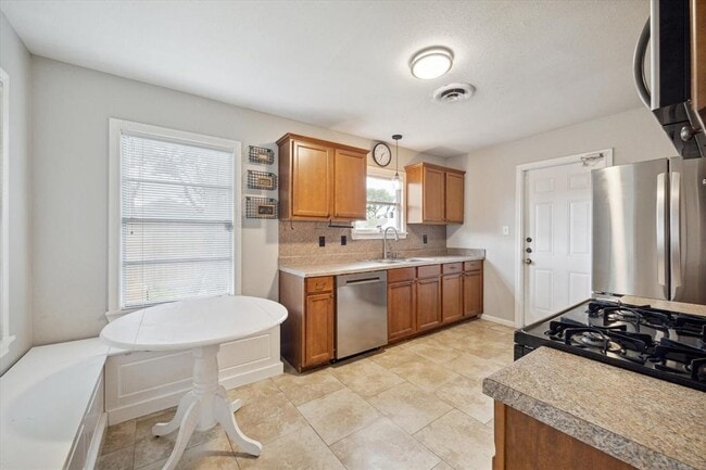 Building Photo - 1355 Gardenia Dr