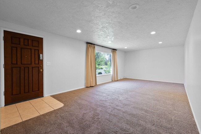 Building Photo - 3 Bed 2 Bath Home in Rexburg