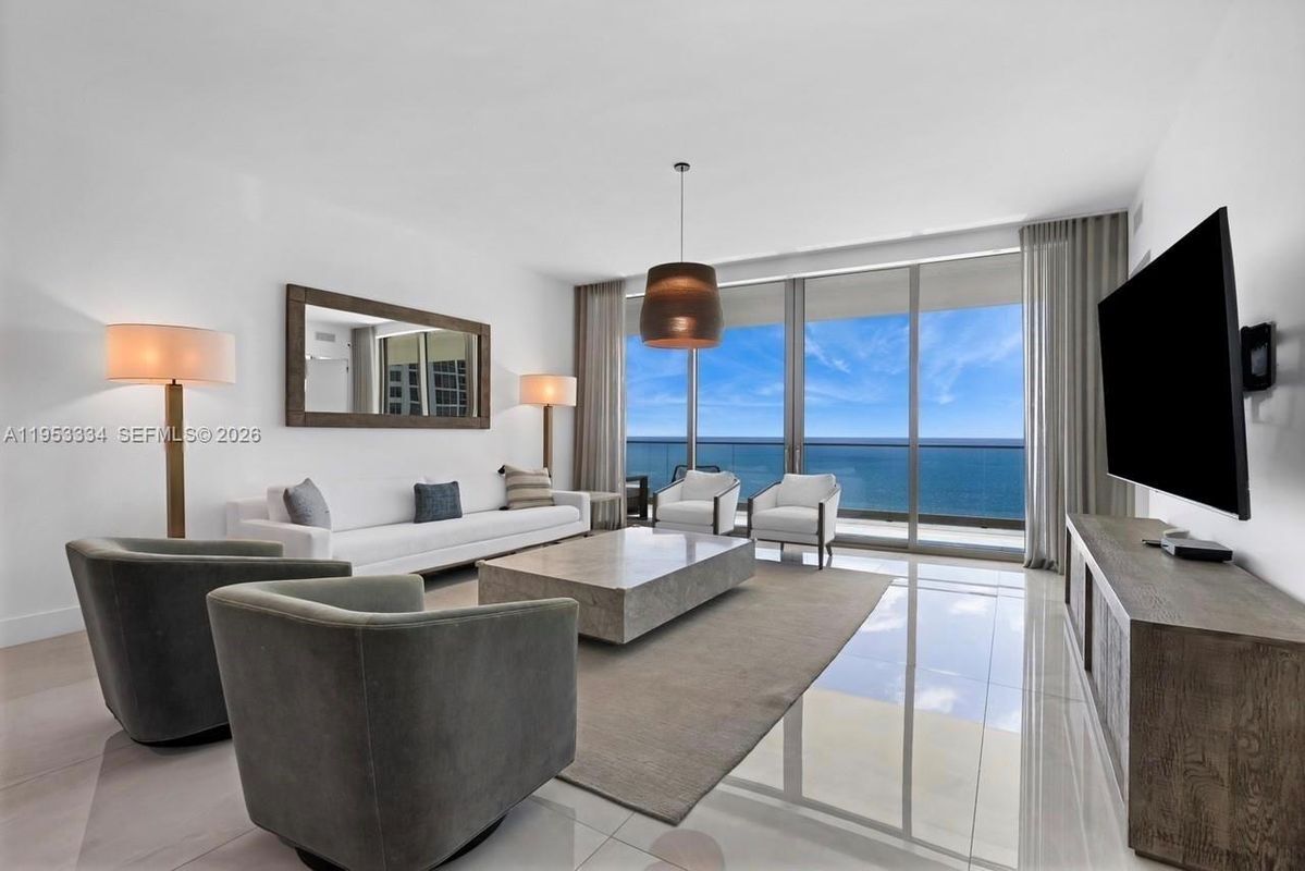 Foto del edificio - 18975 Collins Ave