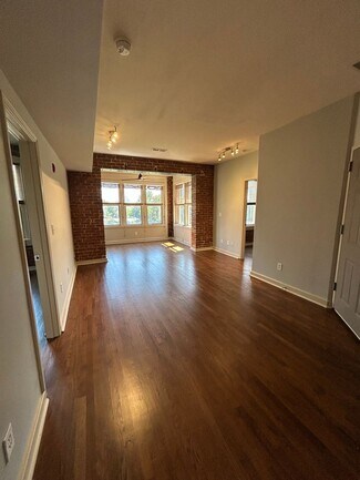 Building Photo - 200 E 43rd St