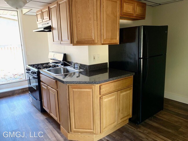 Building Photo - 1 br, 1 bath Apartment - 43 Brainard Place