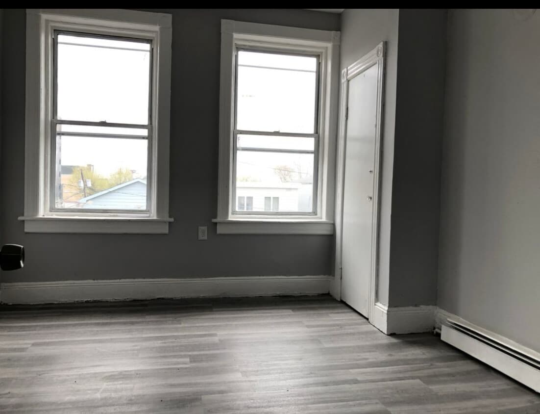 Building Photo - 85 E 25th St