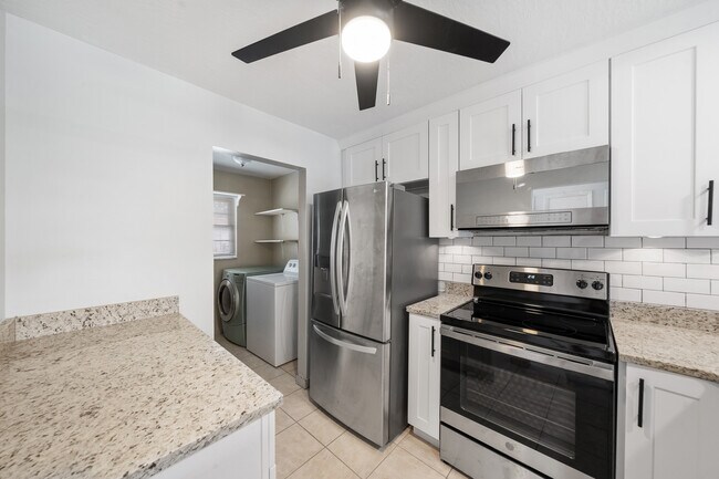 Foto del edificio - 1005 Knox McRae Dr