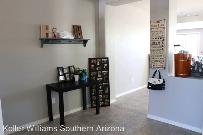 Building Photo - 5 br, 2.5 bath House - 13822 S Camino Acelga