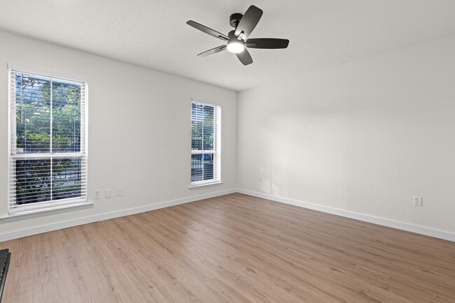 Building Photo - 7510 Holly Hill Dr