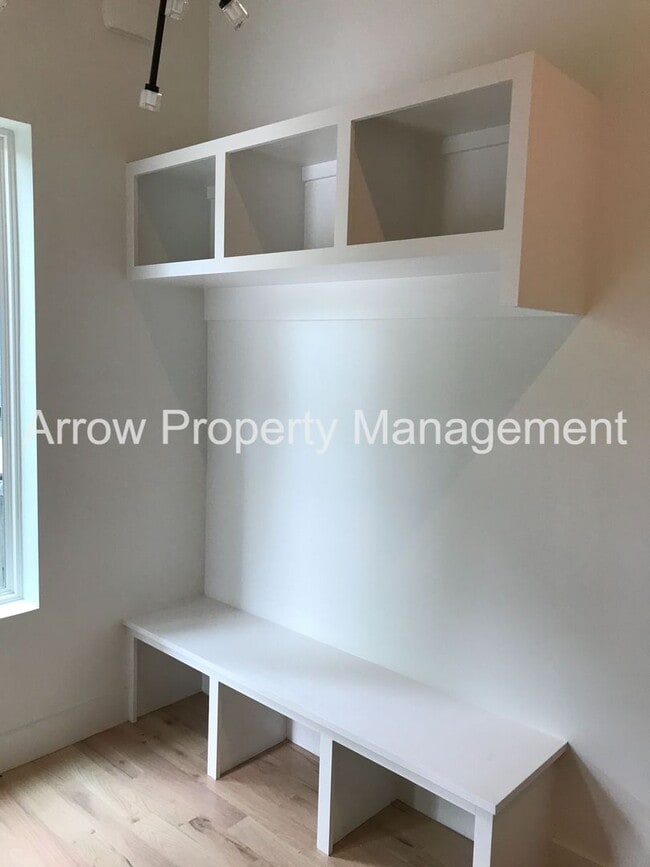 Foto del edificio - Gorgeous 4br New Construction in South Nas...
