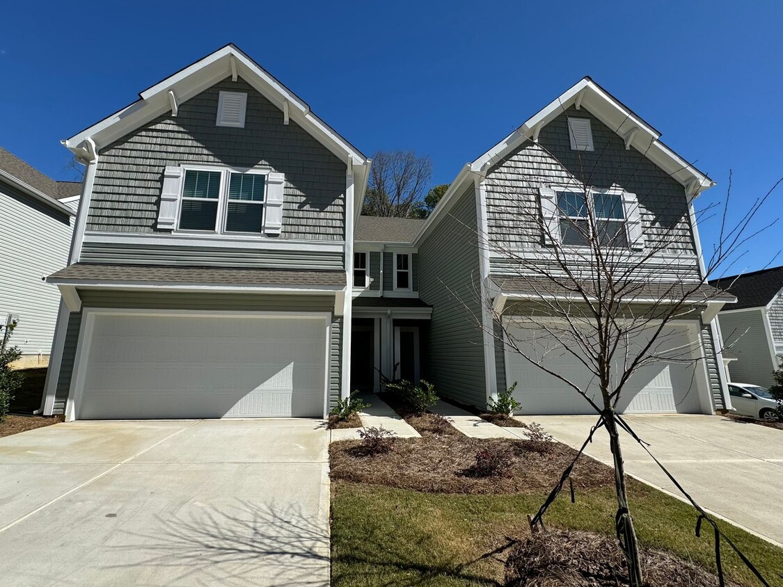 Available December 8th — Beautiful & Spacious 3BR/2.5BA Home minutes from shopping and I-85 - Available December 8th — Beautiful & Spacious 3BR/2.5BA Home minutes from shopping and  I-85