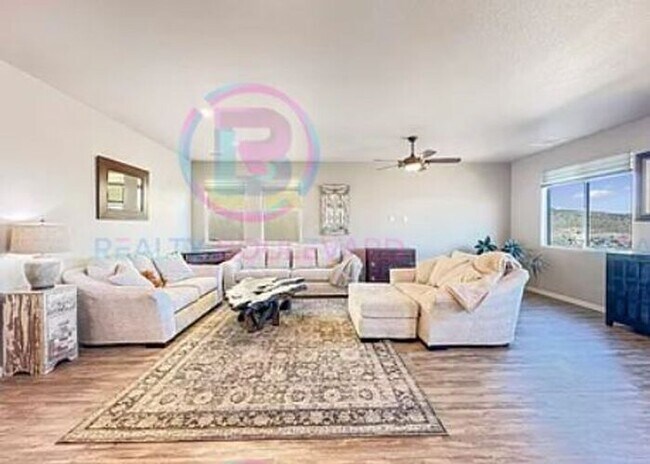 Building Photo - **1/2 Month Free!!** Modern 3-Story Home w...