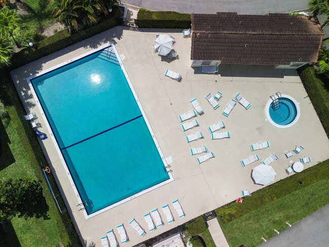 Foto del edificio - 22076 Palms Way
