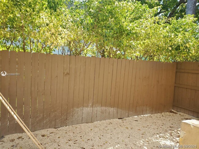 Foto del edificio - 4393 NW 11th St