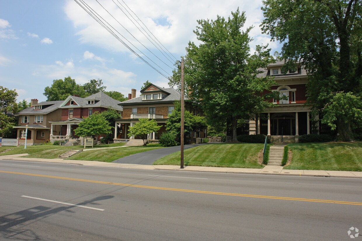 Building Photo - 615 E Main St