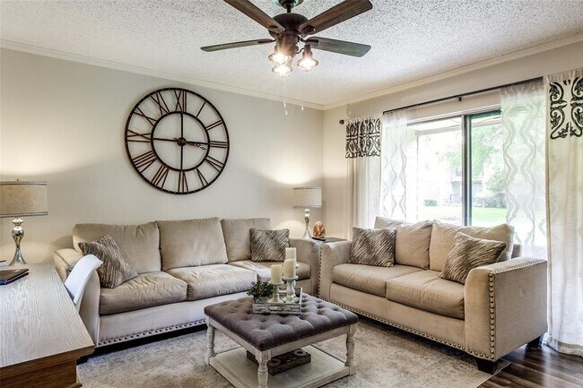 Foto del edificio - 5300 Keller Springs Rd