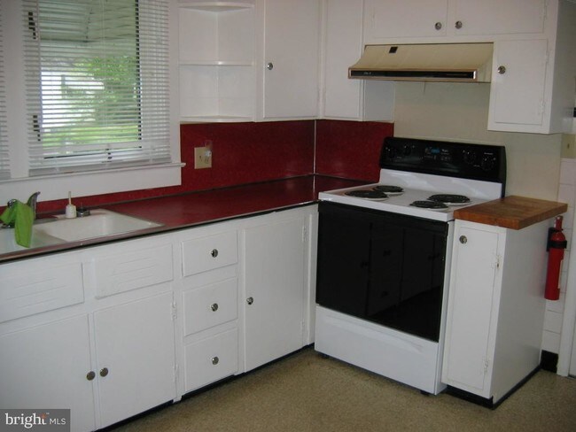 Building Photo - 507 W Appleby Ave