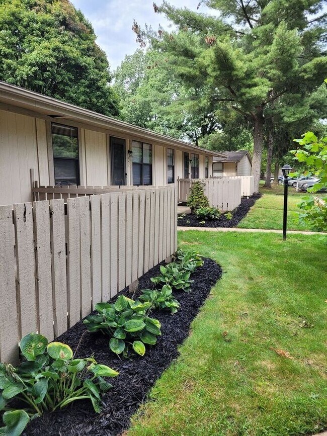 Foto del edificio - 223 Cedar Gate Ct